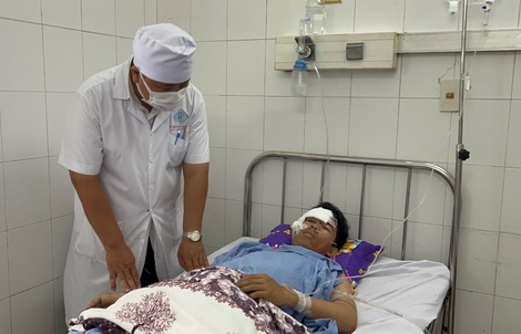 Thoát chết hy hữu sau khi bị bức tường sập đè lên người