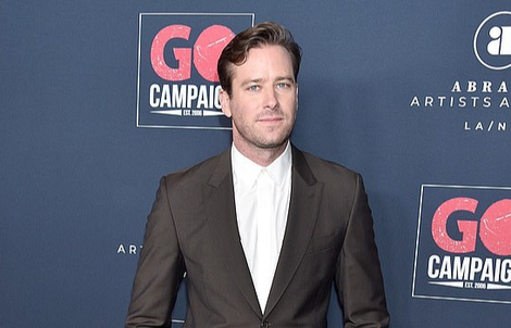 Tài tử  Armie Hammer vẫn đang bị điều tra cáo buộc cưỡng dâm