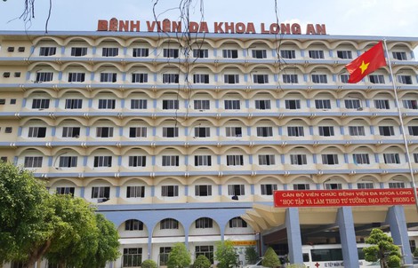 Nhóm côn đồ cầm hung khí xông vào phòng cấp cứu gây rối
