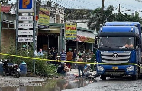 Bé gái 7 tuổi tử vong dưới bánh container vì người lớn tránh vũng nước