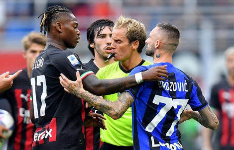 AC Milan kịch tính thắng ngược Inter Milan