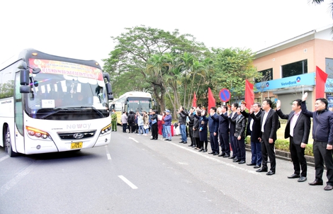 Những chuyến xe nghĩa tình của Công đoàn Thủ đô đưa công nhân về quê đón Tết