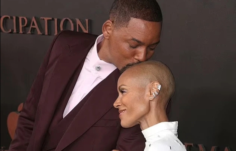 Vợ Will Smith bị “ném đá” sau công bố ly thân 7 năm