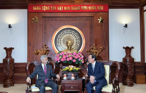 Bộ trưởng Ngoại giao Ấn Độ ấn tượng về TP HCM