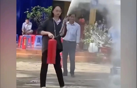 Tập huấn chữa cháy đâu phải trò đùa mà cười cợt!