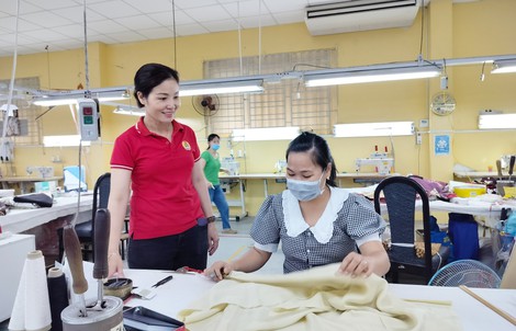 Công đoàn TP HCM sẽ trợ hỗ 13.000 công nhân khó khăn, bị giảm giờ làm