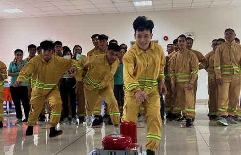 CLIP: Một ngày làm lính cứu hỏa của công nhân ở Bình Dương