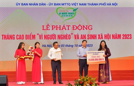 Vietcombank ủng hộ 10 tỉ đồng trong tháng cao điểm ‘Vì người nghèo’ và an sinh xã hội thành phố Hà Nội năm 2023