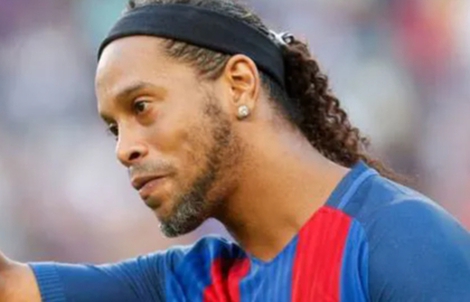 Ronaldinho gần như sạch túi, nợ hàng triệu USD