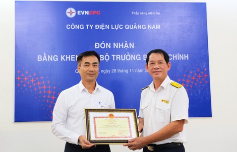 Công ty Điện lực Quảng Nam nhận Bằng khen của Bộ trưởng Bộ Tài chính về thực hiện tốt chính sách, pháp luật thuế