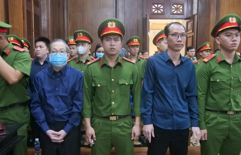 Vợ chồng cựu Giám đốc Bệnh viện TP Thủ Đức khai bất nhất tại tòa
