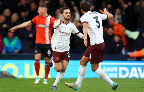 Ngược dòng đánh bại Luton Town, Man City hết lo bị ám ảnh kỷ lục buồn