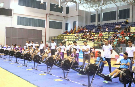 Đua thuyền máy trong nhà thi đấu: TP HCM xếp nhất toàn đoàn