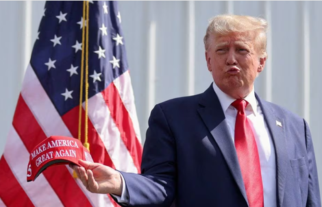 Ông Donald Trump gặp rắc rối mới