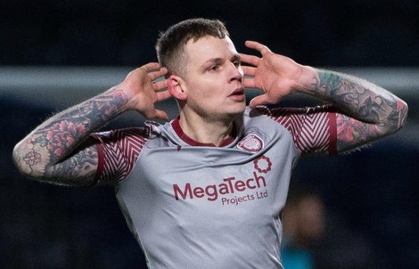 Thủ môn ghi bàn từ 25 m, giúp cầm hòa đội nhất bảng giải Scotland