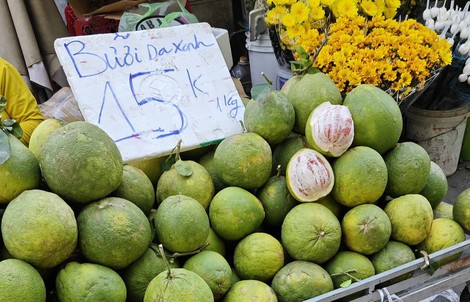 Bưởi da xanh dội chợ