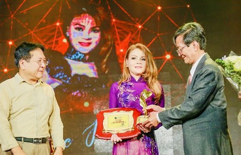Hoa hậu Thanh Mai được vinh danh “Doanh nhân vì cộng đồng 2023"