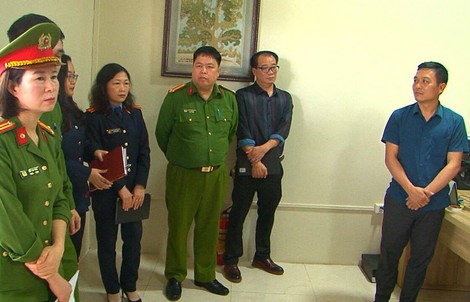 Bắt một giám đốc trung tâm đăng kiểm "ăn dày"
