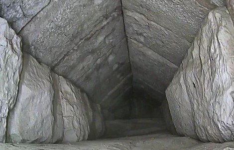 Tia vũ trụ "xuyên thủng" kim tự tháp Giza, tiết lộ hành lang bí ẩn