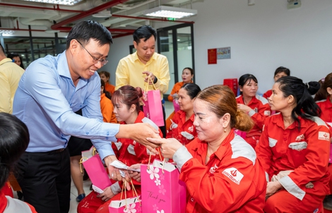 Quyết liệt bảo vệ cán bộ Công đoàn