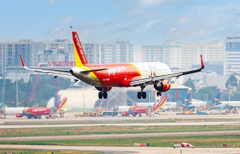 Máy bay mang biểu tượng du lịch TP HCM đã hạ cánh Tân Sơn Nhất