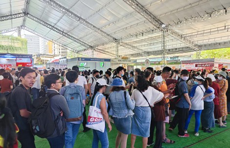 Ban tổ chức nói gì về việc khách tham quan chen lấn, xếp hàng ở Lễ hội Bánh mì lần 1?