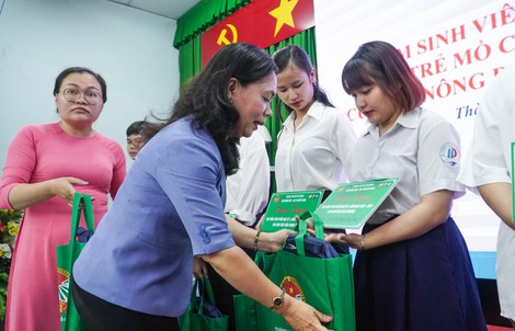 Học bổng toàn phần chắp cánh ước mơ nhiều sinh viên, học sinh khó khăn