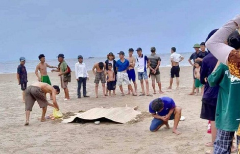3 trẻ nhỏ chết đuối khi cùng ông ngoại đi tắm biển