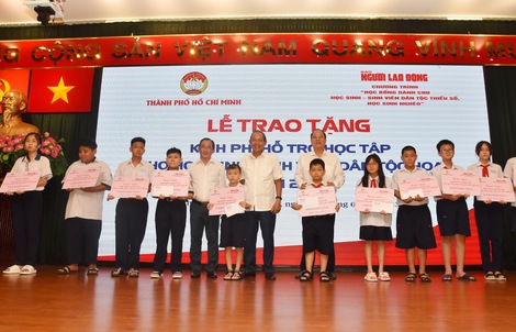 300 suất hỗ trợ kinh phí học tập đến với học sinh, sinh viên dân tộc Hoa ở TP HCM
