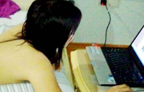 Giả gái mồi chài "chat sex" rồi quay lại hình ảnh nhạy cảm để tống tiền