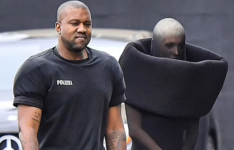 Sốc với thời trang vợ mới của rapper Kanye West