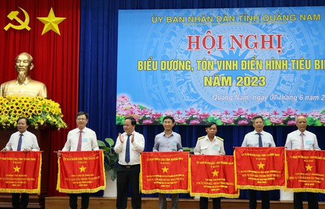 PC Quảng Nam nhận Cờ đơn vị dẫn đầu Khối thi đua Doanh nghiệp I Quảng Nam năm 2022