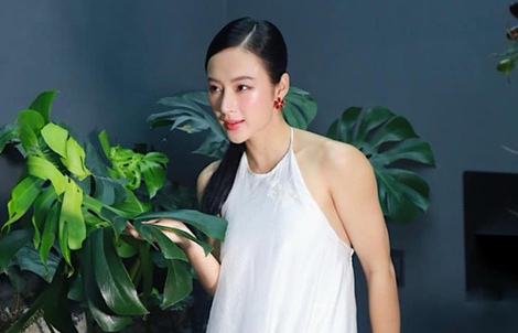 Vóc dáng gây tranh cãi của "bà mẹ nhí" Angela Phương Trinh
