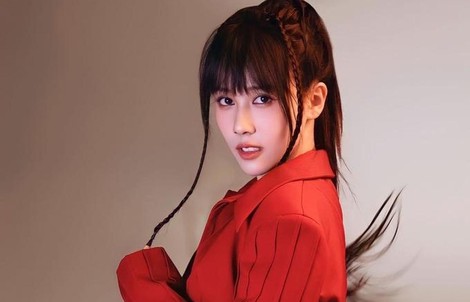 "Thánh nhạc chế" Hậu Hoàng lột xác gợi cảm