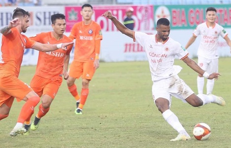 "Dải ngân hà" Công an Hà Nội thua sốc trong ngày ra mắt Quang Hải