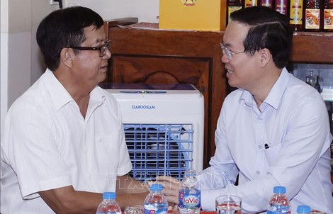 Chủ tịch nước Võ Văn Thưởng thăm Hội trưởng Hội Tương tế người Hoa TP Châu Đốc