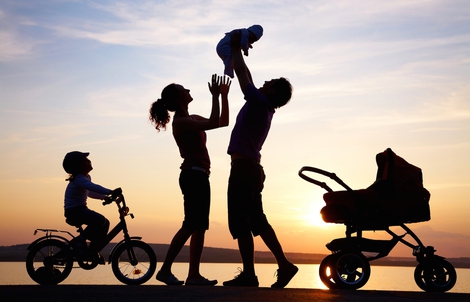 Khuyến khích sinh đủ 2 con bằng chính sách nhân văn