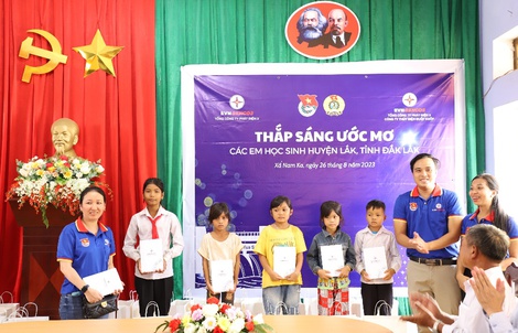 Nhiều hoạt động trao gửi yêu thương đến với học sinh tại tỉnh Đắk Lắk và Đắk Nông