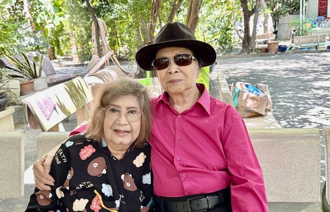 Danh ca Minh Cảnh hội ngộ Diệu Hiền, "Ni cô và kiếm khách" gặp nhau sau 30 năm
