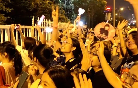 Nghệ sĩ hư, một phần do khán giả?