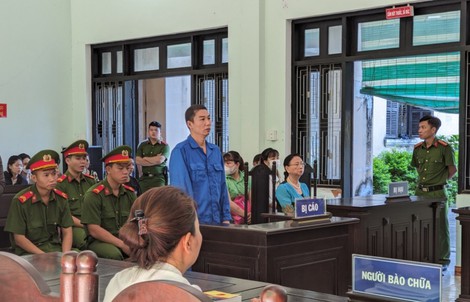 Xét xử cựu đại úy công an trại giam cướp tiệm vàng ở chợ Đông Ba