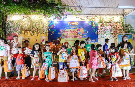 Gần 1.000 phần quà Trung thu cho con công nhân