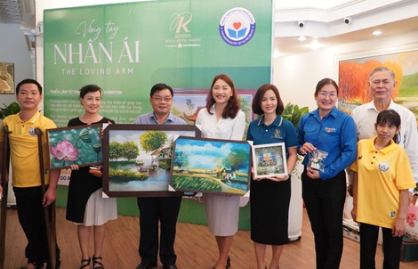 Mê mẩn với những bức tranh tạo ra từ người khuyết tật