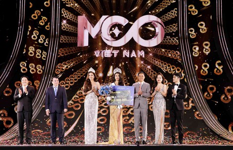 Nam A Bank trao thưởng cho Top 5 Hoa hậu Hoàn vũ Việt Nam 2023 – Miss Cosmo VietNam