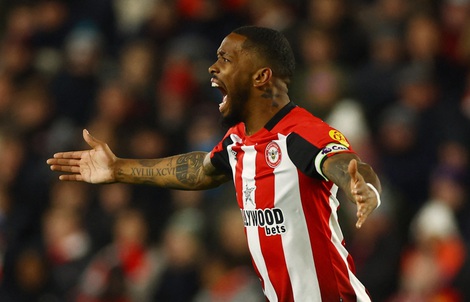 "Siêu tiền đạo" tái xuất, Brentford ngược dòng hạ Nottingham Forest