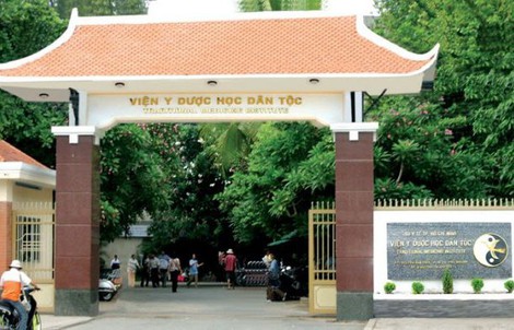 Viện Y dược học dân tộc TP HCM buộc nhân viên không làm việc nơi khác