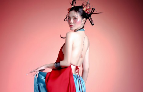 Nhật Hạ khoe lưng trần nõn nà, đón Xuân Giáp Thìn