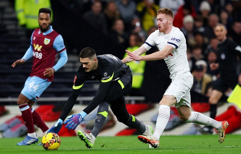 Hậu vệ lập siêu phẩm, Tottenham chật vật vượt vòng ba FA Cup