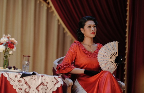 Hoa hậu Thiên Ân hóa thân làm cô đào cải lương