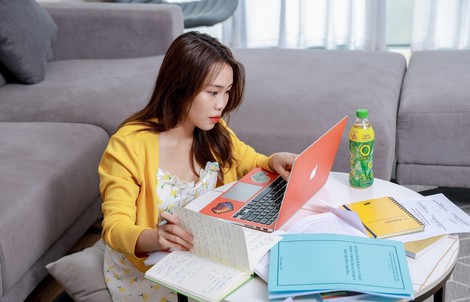 Tân sinh viên và những cú sốc đầu đời: Từ kẹt xe, cháy túi đến stress với cách học mới